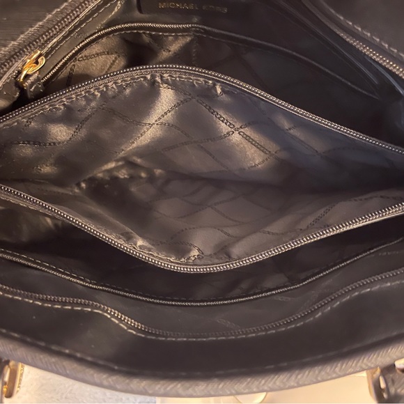 MK Michael Kors Black Shoulder Bag - Picture 4 of 15